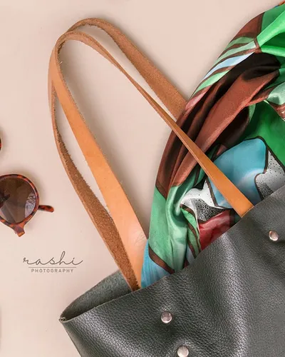 Professional leather bag product photography for fashion brands in Qatar.